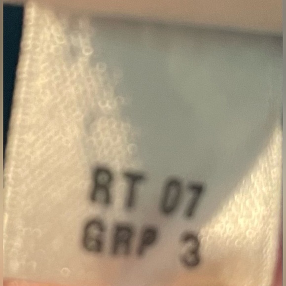 Beautiful St. John knit detailed button up Cardigan. Size 6/8 - Picture 5 of 8